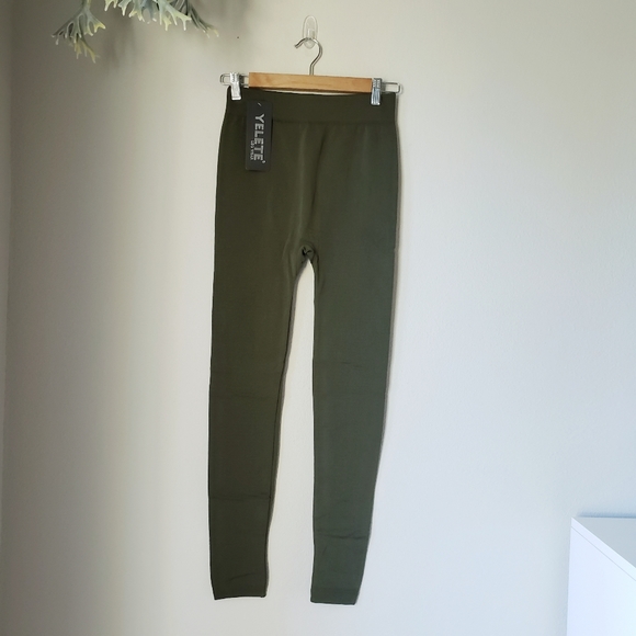 ❗SOLD OUT❗High Rise Fleece Lined Leggings - Picture 3 of 10